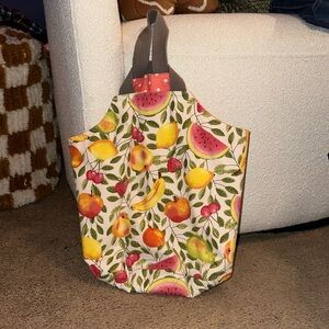 Fruit pattern tote bag